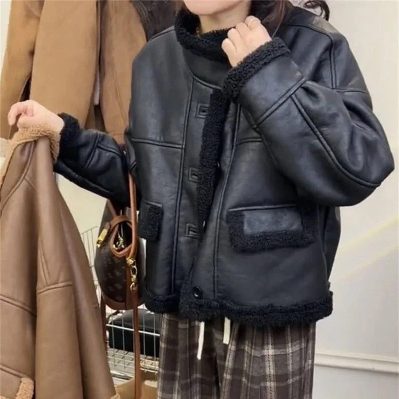 2025 السيدات طويلة الأكمام بولي Leather سترة جلدية الشتاء الإناث الوقوف طوق رشاقته معطف جلد ريترو المرأة موضة فو الجلود القمم