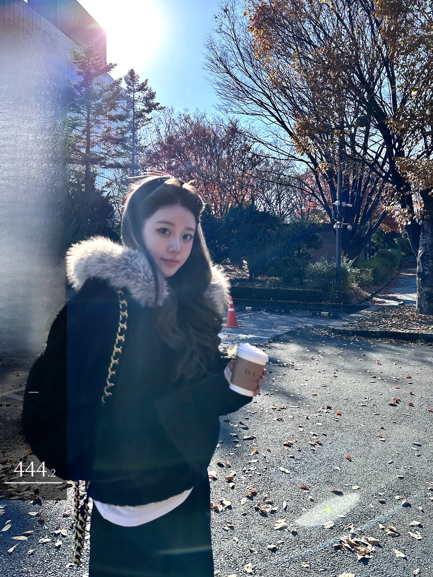 

Женское теплое зимнее пальто Linngs с капюшоном и меховым воротником из экологичного меха ягненка, повседневное, ветрозащитное, с длинными рукавами, на молнии