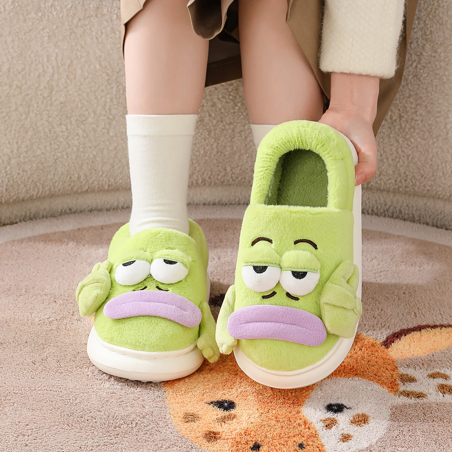 SHAJI Unisex Autumn Winter Cute Lazy Fish Closed Back Fluffy Plush Slippers, Non Slip EVA Sole Warm Indoor House Cotton Shoes