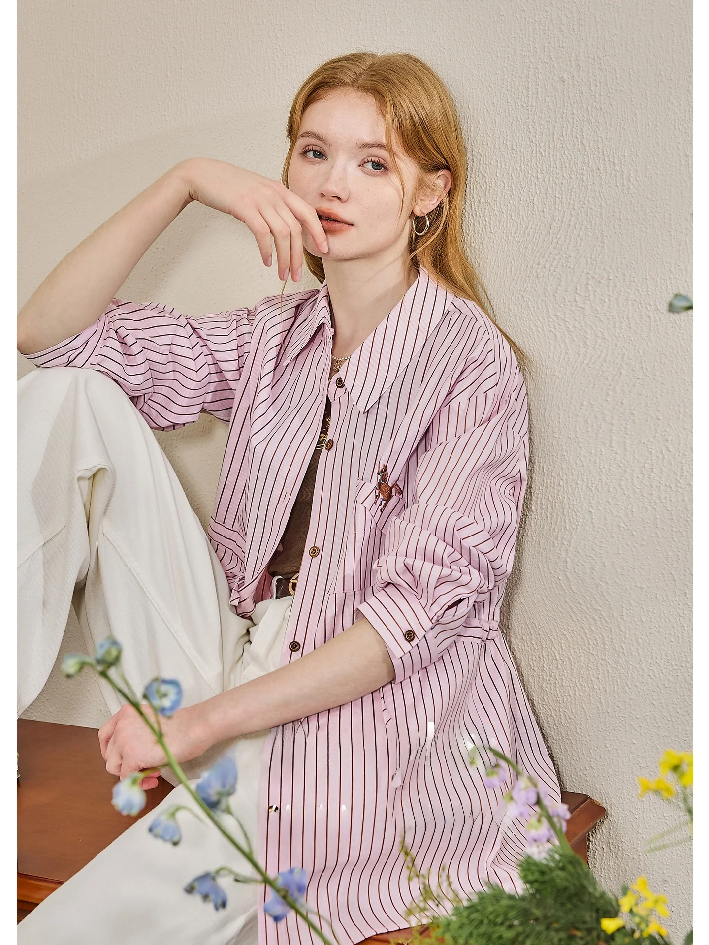 

Новинка! Женская корейская рубашка свободного кроя на пуговицах KuNMaVi Sweet Cool в розовую полоску для создания непринужденного образа на свидании. Весенняя коллекция.