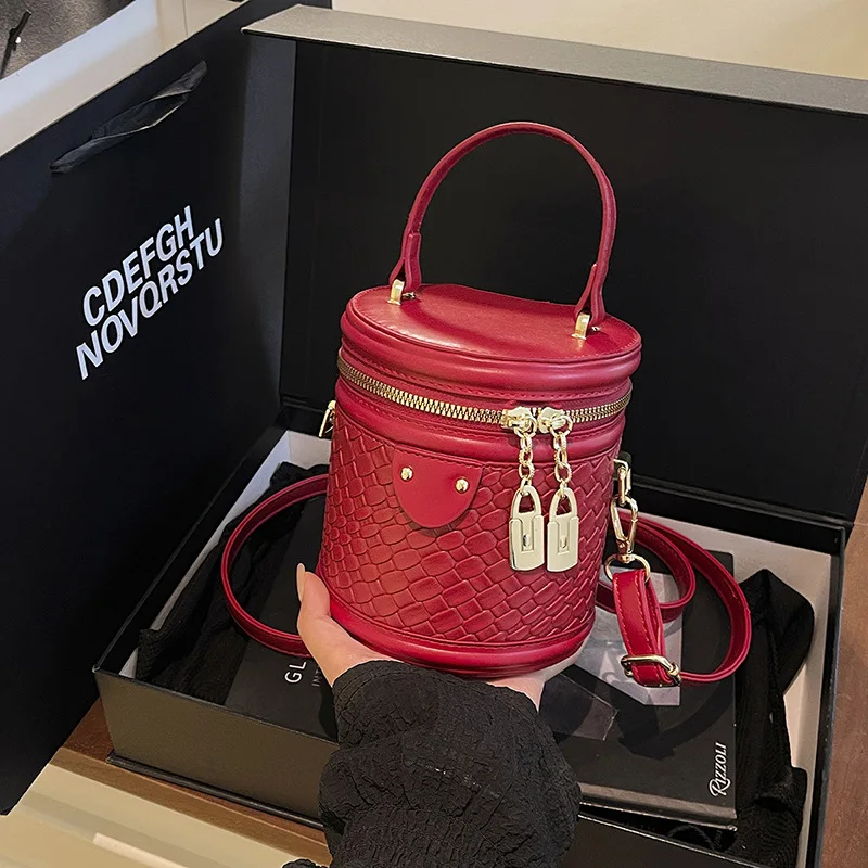 

​ Новая тканая сумка-ведро 2023 года для женщин, нишевый дизайн, сумка через плечо, богемная плетеная сумка через плечо, шикарная и универсальная ​