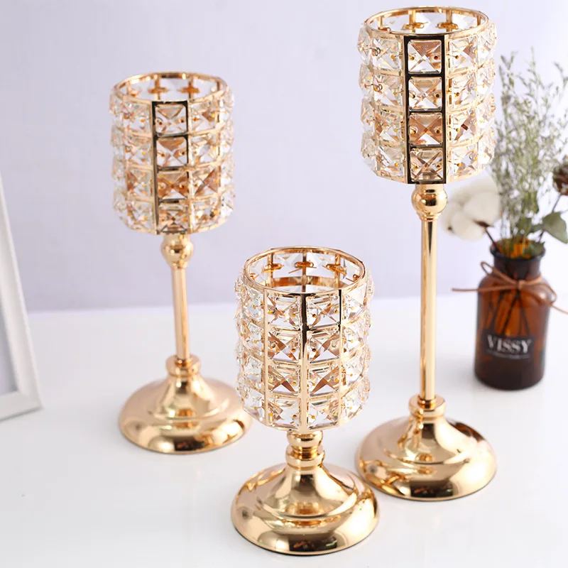 European style creative gold crystal candle holder ornaments, romantic candlelight dinner atmosphere, photography, decorations