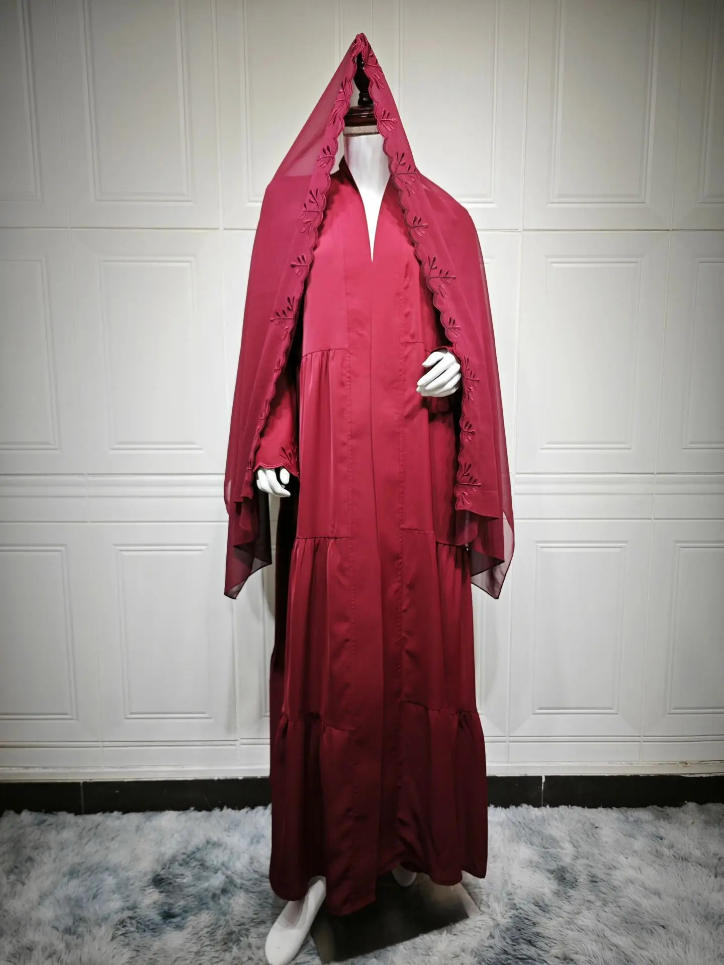 Moda feminina muçulmana mangas de chifre cor sólida bordado grande balanço robe dubai verão novo incluindo lenço cw31528