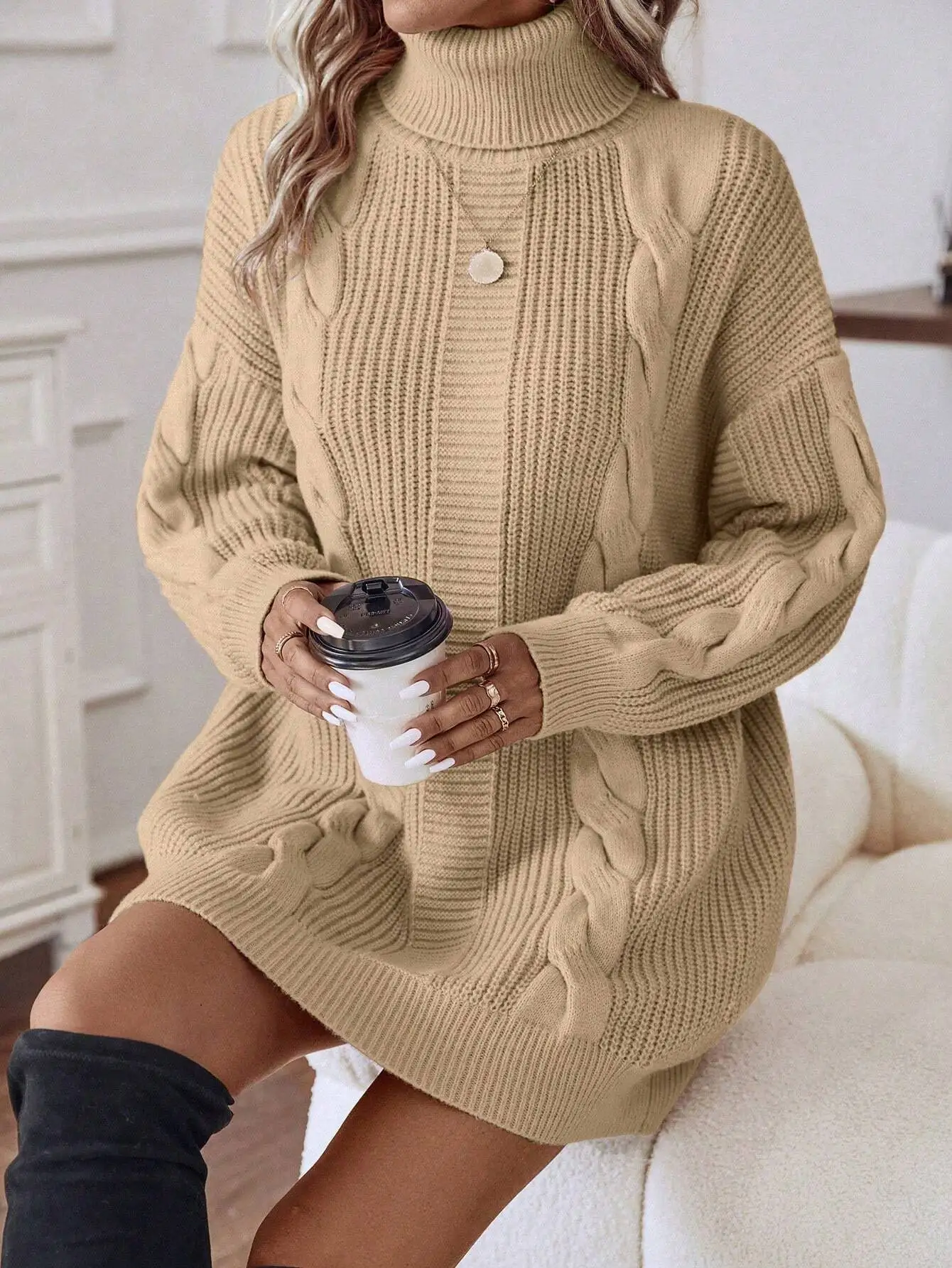 

Женское платье-свитер с высоким воротником и узором кабельной вязки, со спущенным плечом, для осени и зимы