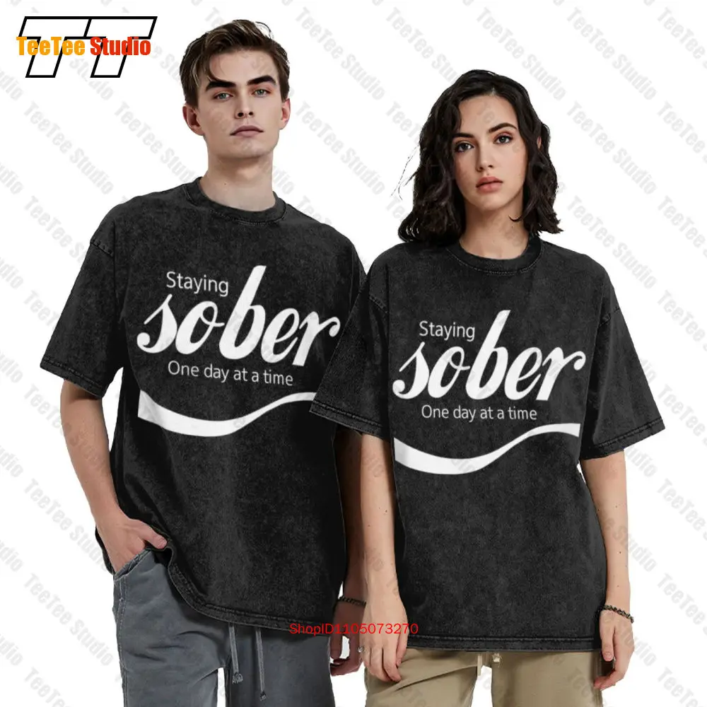 Stay Sober un día a la vez Cola camiseta extragrande de talla grande G0D2