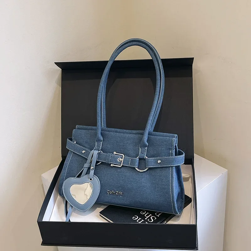 

New Sweet and Cool Ladies' Handbag, Fashionable and Simple Underarm Bag, Heart-shaped Pendant Single-shoulder Bag