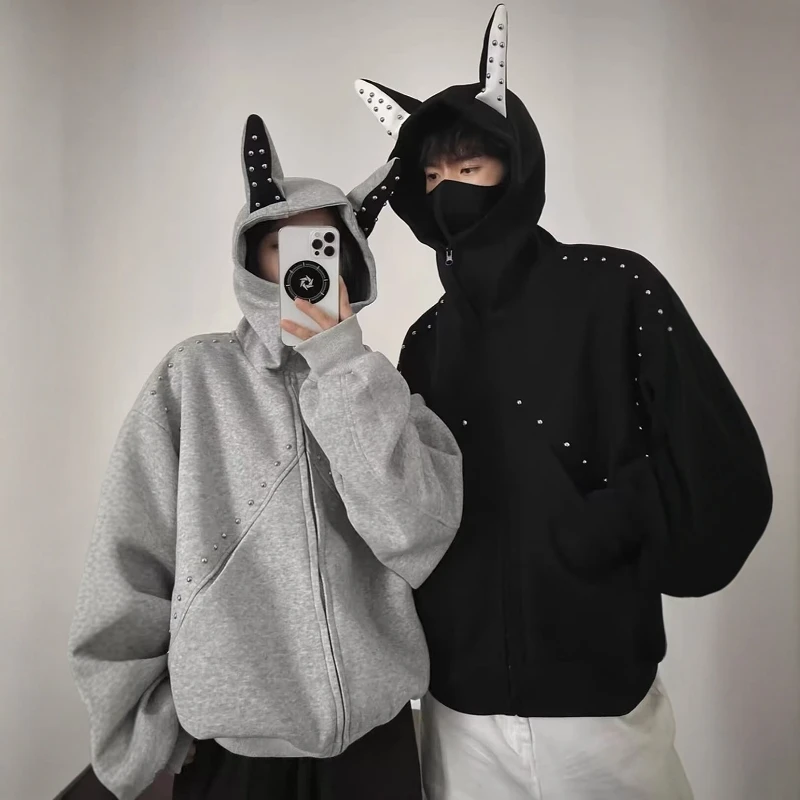 

Ретро-куртка-худи в американском стиле с заклепками и вставками, свободного кроя, повседневная, для мужчин и женщин, модный бренд, из смесового хлопка и полиэстера, износостойкая.