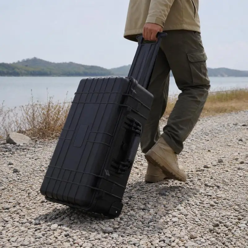 Schwarzer Rollender Hartschalenkoffer 56x35x23cm PP ABS-Gehäuse Mit Polyurethan-Schaumstoff-Innenausstattung Teleskopgriff Wasserdicht Stoßfest Abschließbare Ausrüstungs-Aufbewahrungsbox