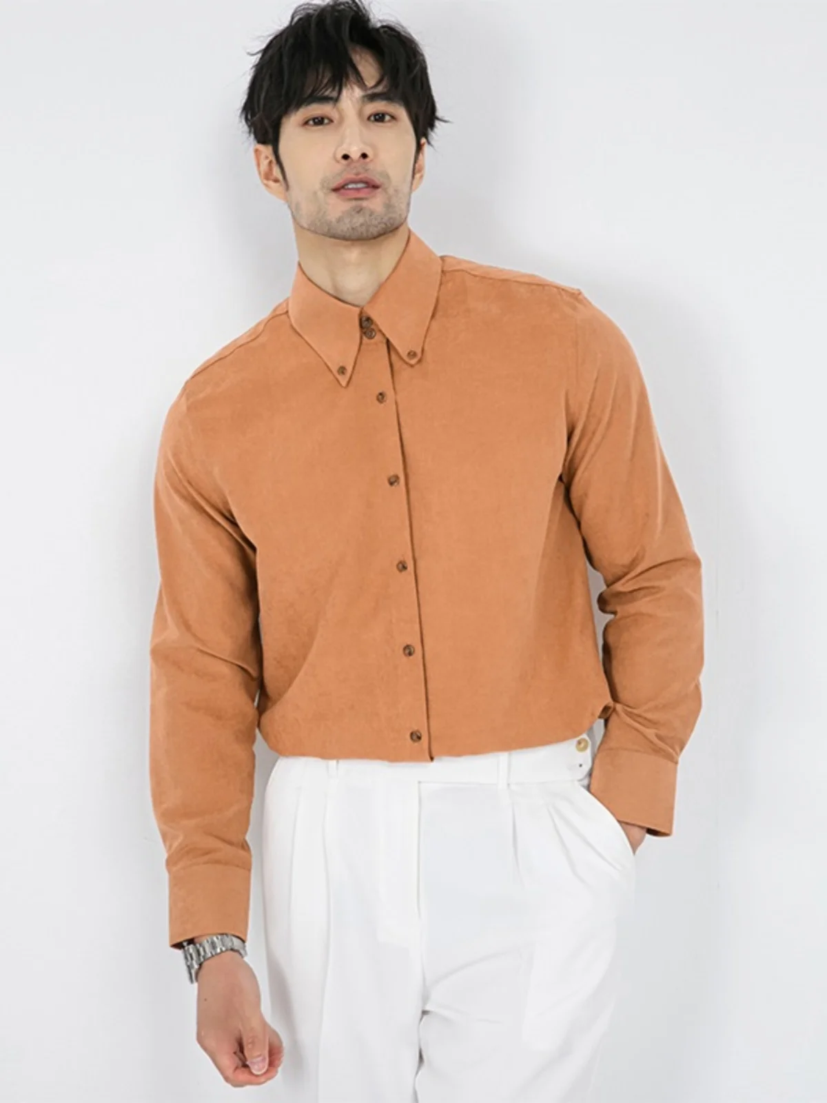 

Итальянская неаполитанская замшевая рубашка из пружинной ткани для мужчин, длинная, повседневная, однотонная, не требующая глажки, приталенная, для делового стиля, для джентльменов...