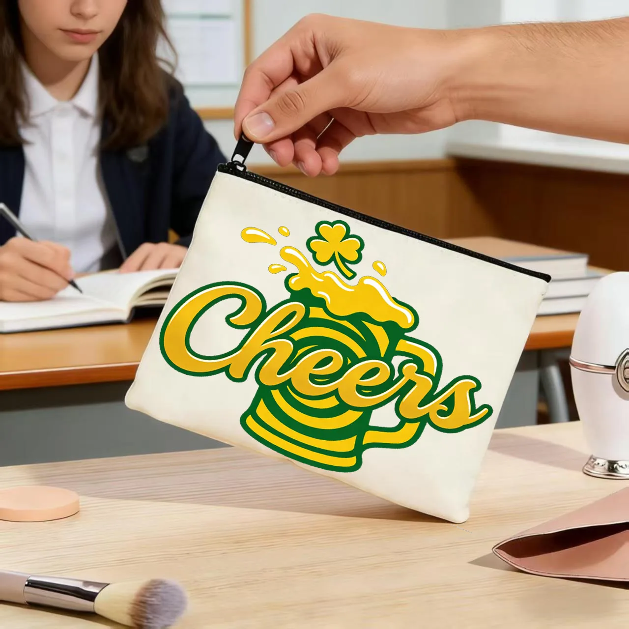 

1 шт., дорожная сумка для косметики ко Дню Святого Патрика, подходящая для путешествий и хранения студенческих ручек