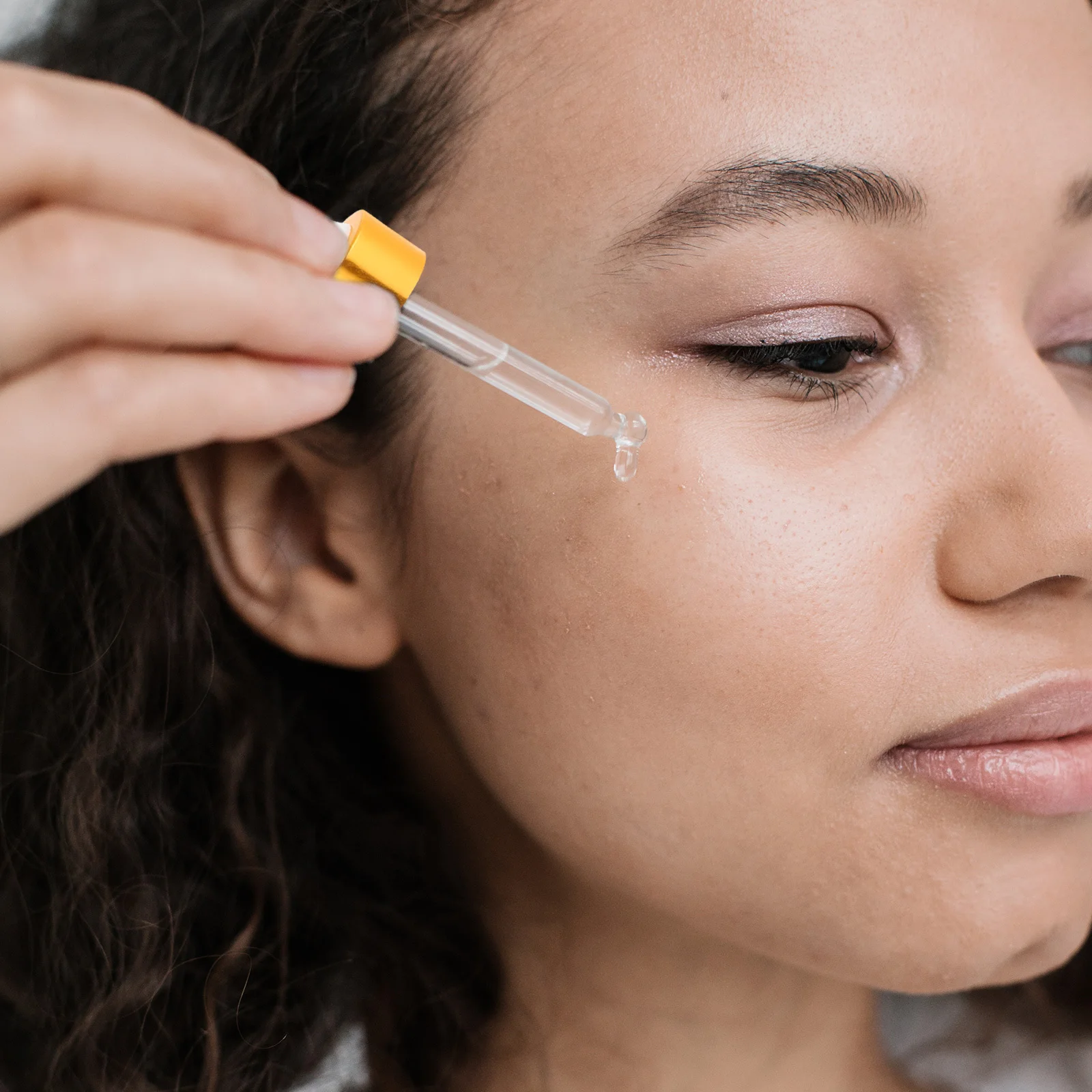 

25Pcs Refillable Glass Dropper Bottles Practical Essential Oil Travel Bottles with Funnel Essential Oil Bottle