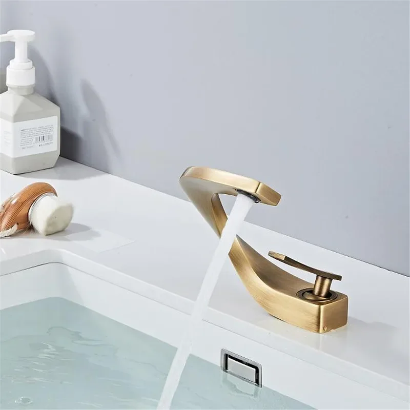 Rubinetto del bagno in bronzo rubinetto dell\'acqua del miscelatore montato sul ponte del lavandino in ottone del lavabo caldo e freddo