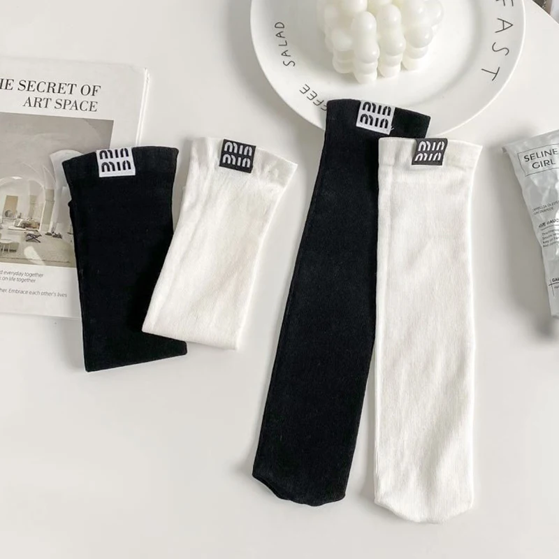 

2 Pairs/Lot White Socks Women Japanese Korean Min Style Fashion Middle Tube Black Solid Color Thin Loose Socks For All Seasons