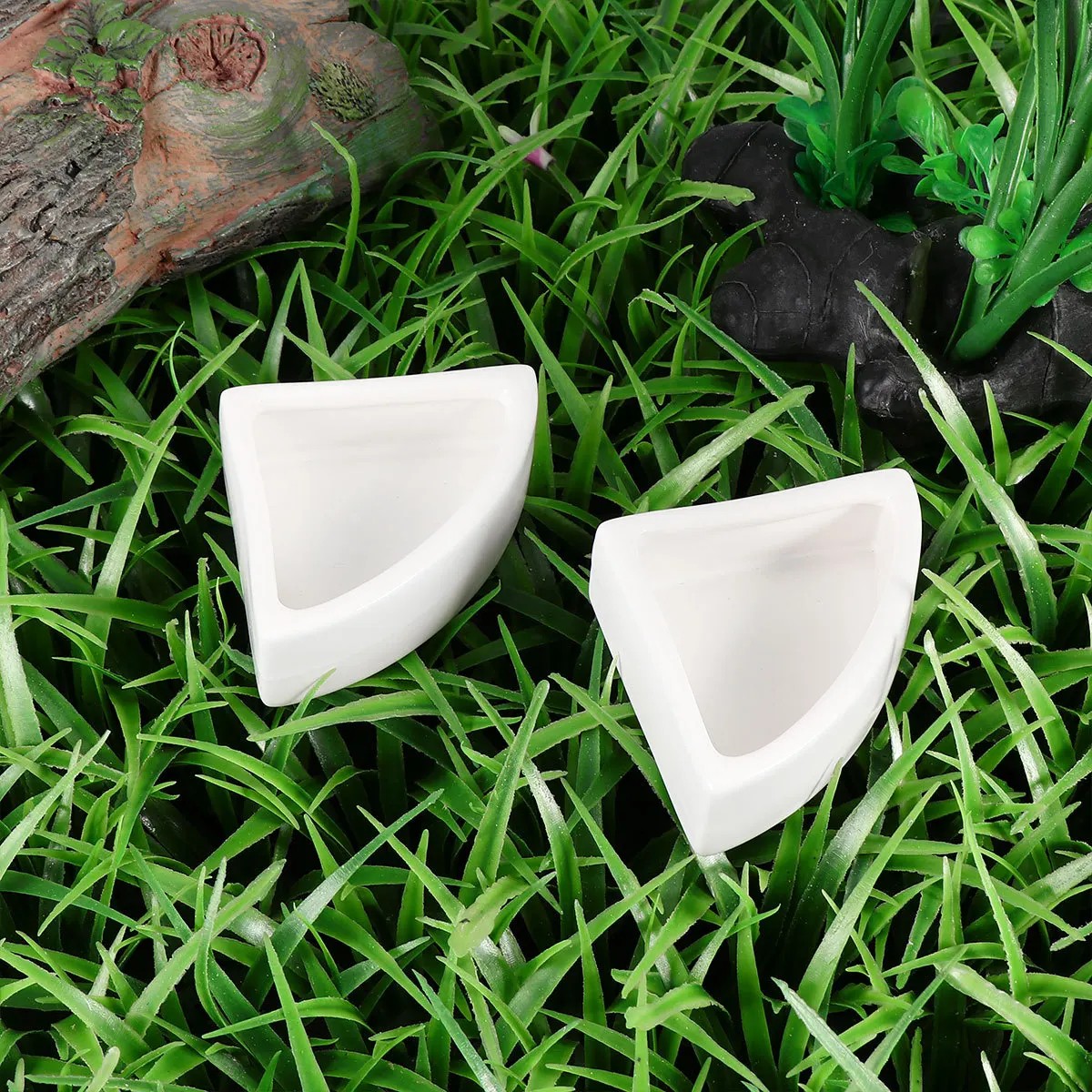 

2Pcs Ceramics Reptile Feeding Bowl Thicken Non-Tip Food Water Storage Basin for Lizard Small Reptile Pets Easy Clean Safe Dining