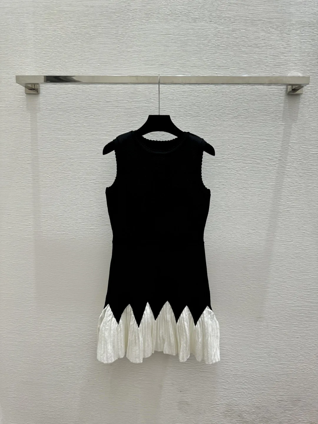 Neues Frühling/Sommer Farbblock-Strickkleid mit Einfachem Rundhalsausschnitt