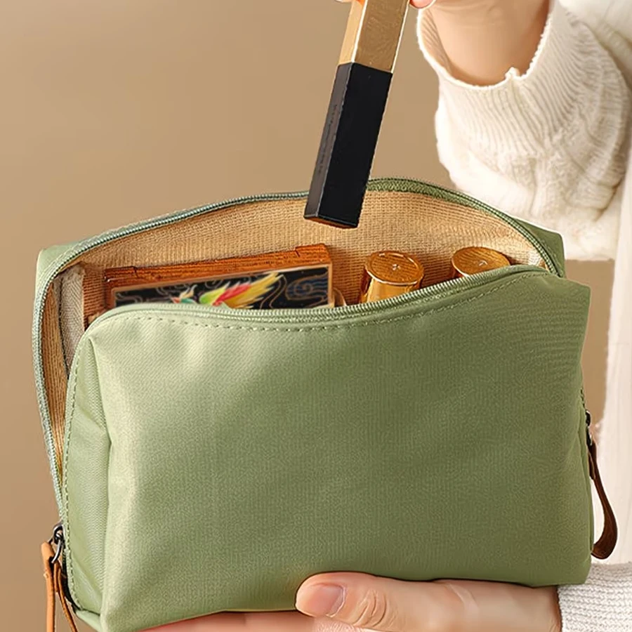 Tragbare Kosmetiktasche, Aufbewahrungstasche für den täglichen Bedarf, multifunktionale Aufbewahrungstasche für Männer und Frauen, leichte Geldbörse mit Reißverschluss, geeignet für Lippenstift, Mobiltelefon, Datenkabel und kleine Gegenstände, ideal für den täglichen Gebrauch und die Organisation auf Reisen. – Detail 2