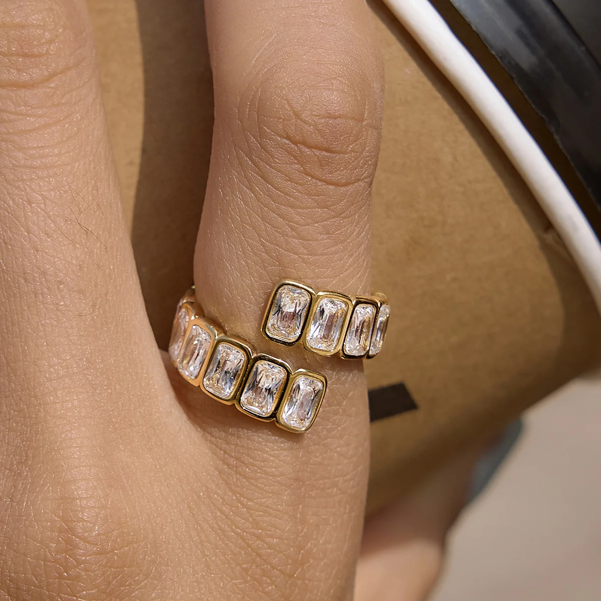 Stainless Steel Zircon Ring For Women Titanium Steel High Grade Minimalist Finger Jewelry Non Fade Fashion Ladies Ring