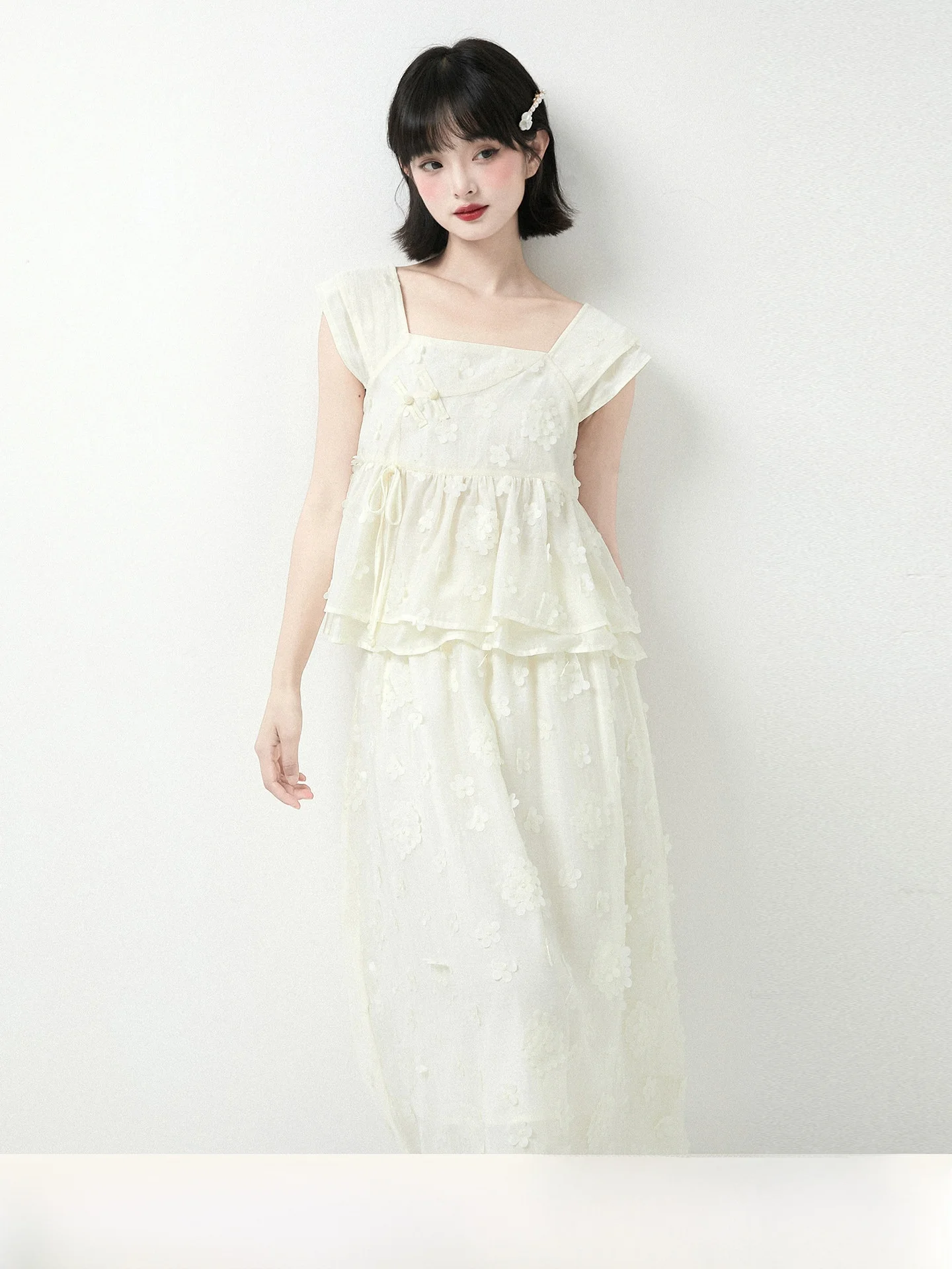 

New Chinese Sle Semi-Body Skirt Set with Silk Knot 3D Flowers Original Design Loose Fit Embroidered Women's Suit