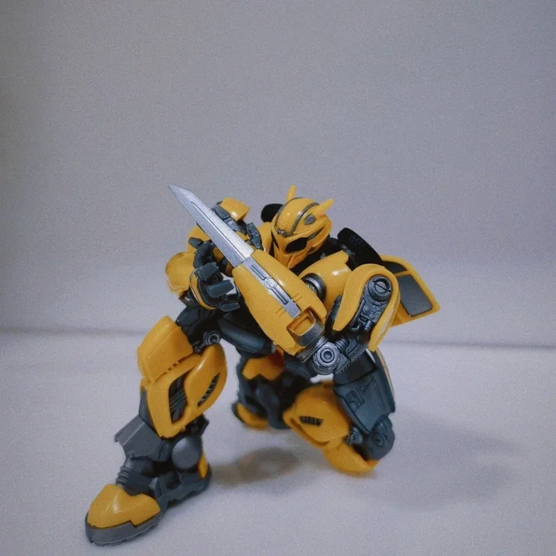 Trumpeter Transformatie Speelgoed Kever Bee Lijmvrij Beweegbaar Assemblagemodel 08100 Robot Smart Kit Actiefiguren Hobby's Op voorraad