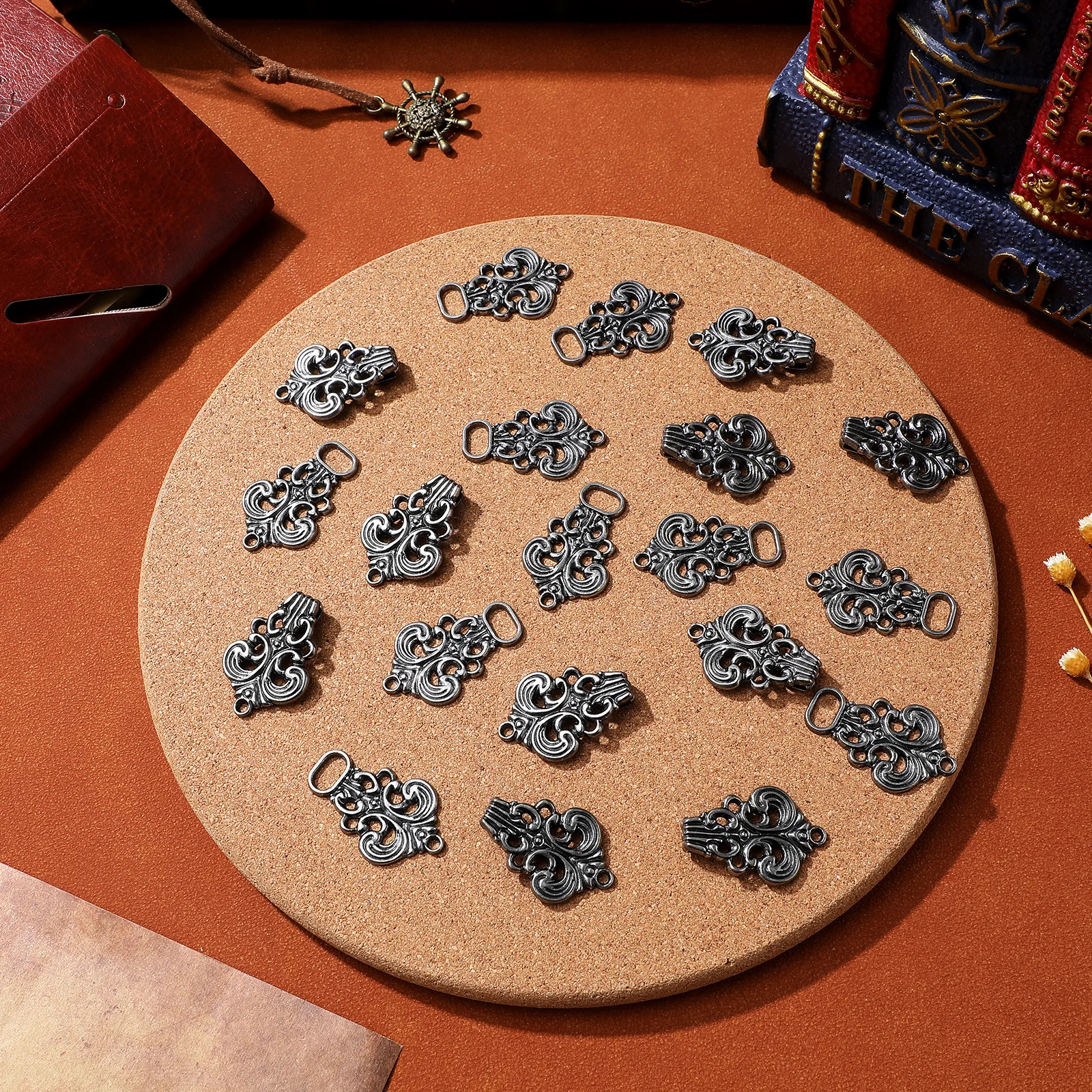 

Auspicious Buckle Vintage Cheongsam Alloy Cardigan Shawl Collar Connector Clothing Fabric Decor Toggle Pin Clasp