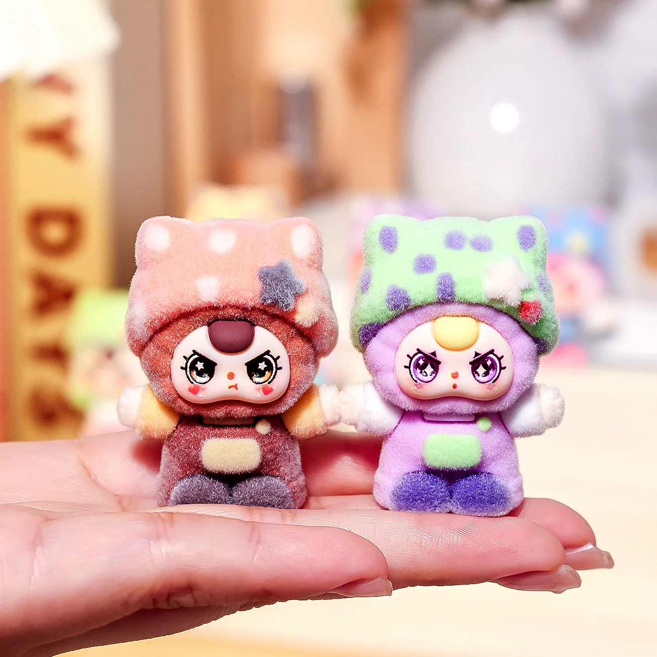 

Nine creative polka dot hat-wearing baby cats as small figurines for DIY keychain accessories and dolls.