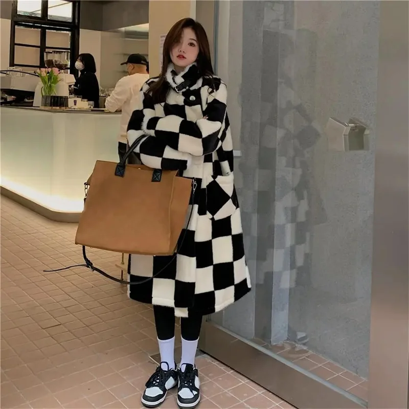 Retro Contrasting Checkered Stand Collar Thickened Warm Cotton Jacket for Women 2024 Winter New Loose Salt Style Mid Length Coat