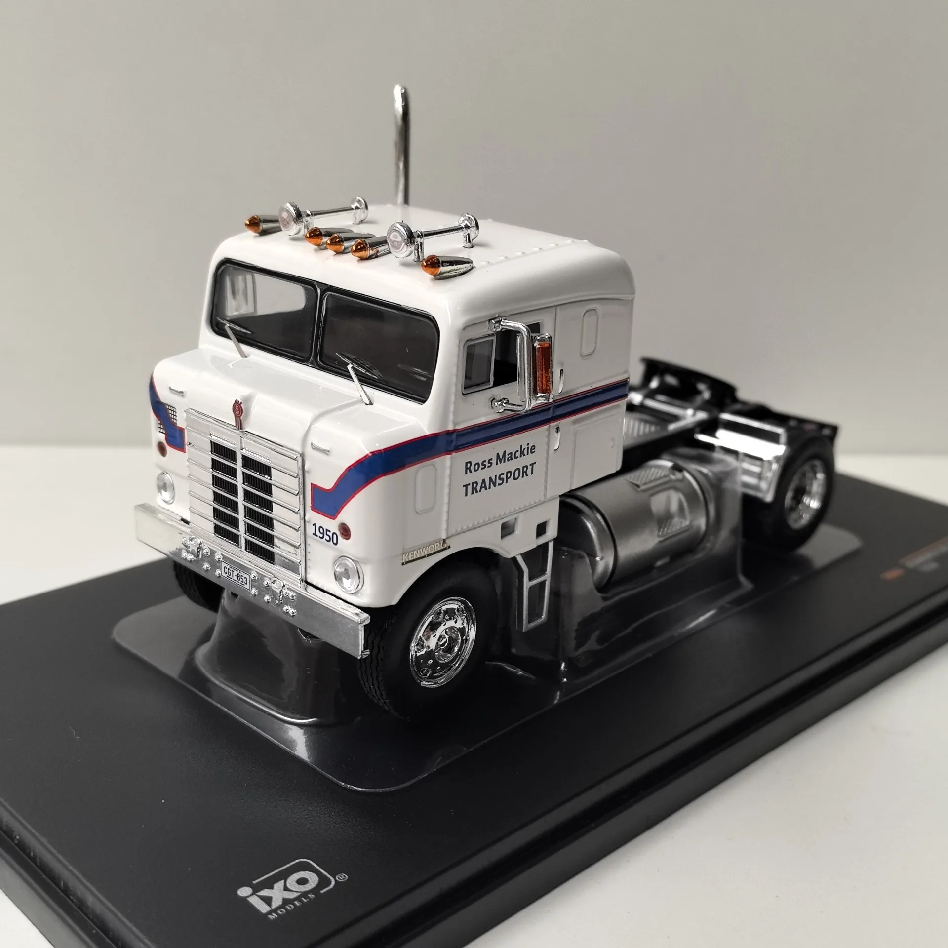 

Diecast IXO 1/43 Scale KENWORTH BULLNOSE 1950 Kenworth Tractor Truck Alloy Car Model Collectible Toy Gift Souvenir Display
