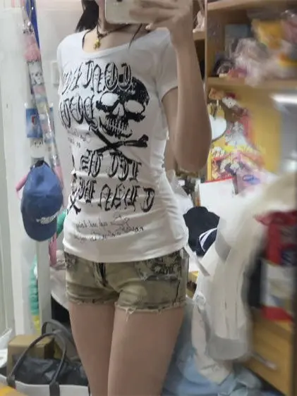 เสื้อยืดสไตล์เรโทรอเมริกันพังก์สำหรับผู้หญิง ทรงเข้ารูป ใส่สบายช่วงฤดูร้อน ดีไซน์เก๋ไก๋ แฟชั่นสุดฮอต