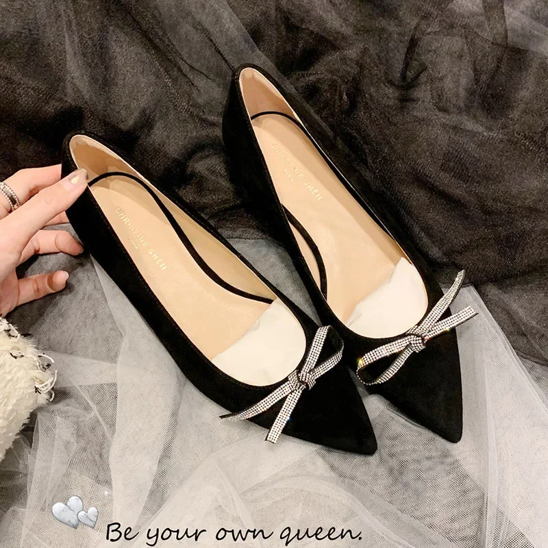 

Новые женские туфли на плоской подошве, весна-лето, замшевая повседневная обувь с острым носком и бантом, женские лоферы без шнуровки, большой размер