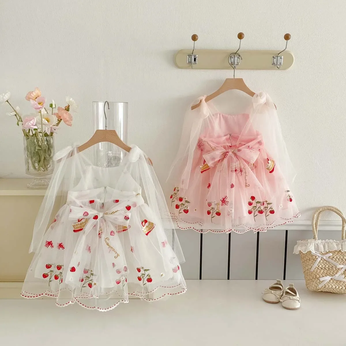 Vestido de malha camisola de verão para meninas, vestido de flores bordado infantil, novo vestido doce, roupa de performance de banquete