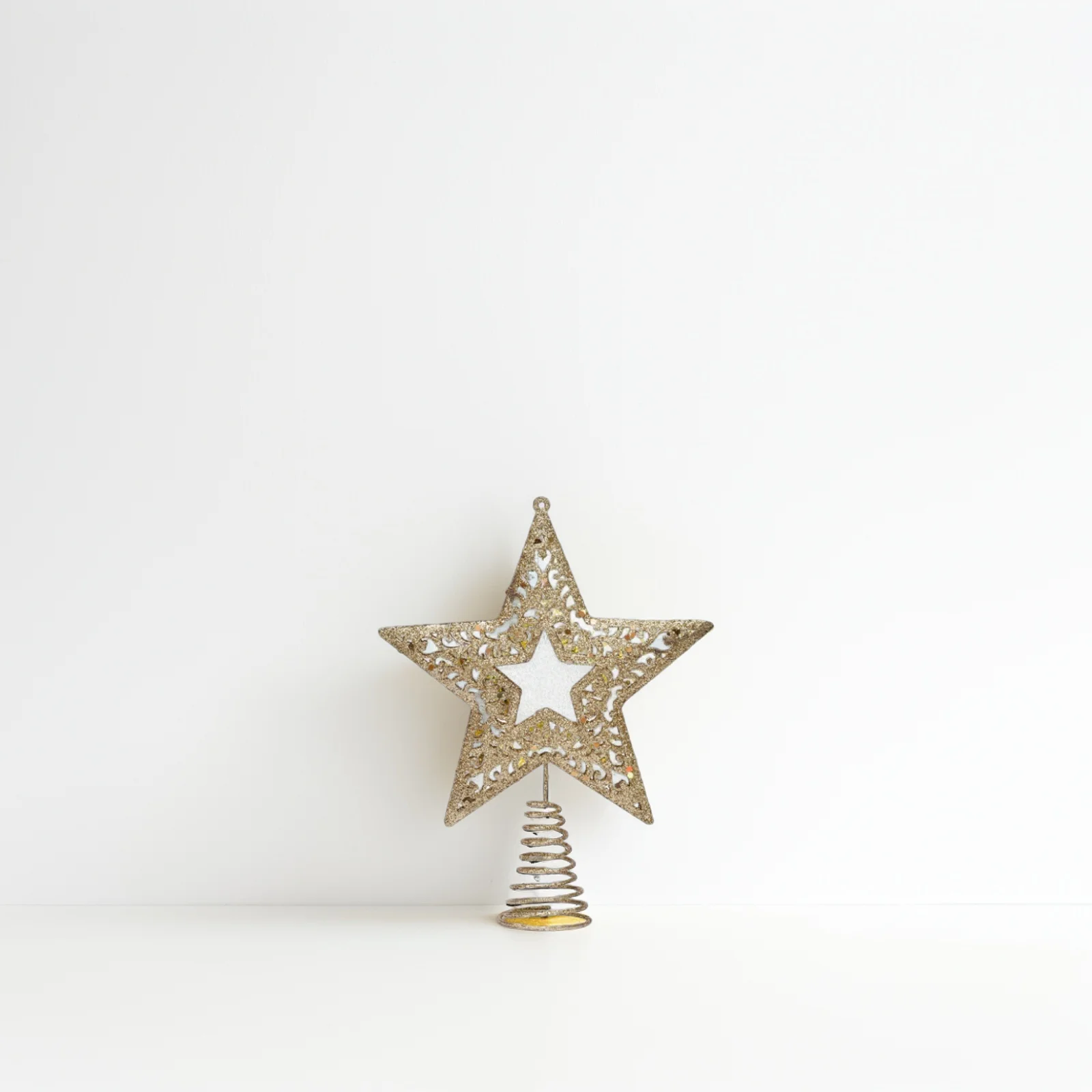 

2Pcs Christmas Tree Star Treetop Pentagram Decor Iron Material Festive Season Home Office Hotel Bar Decoration