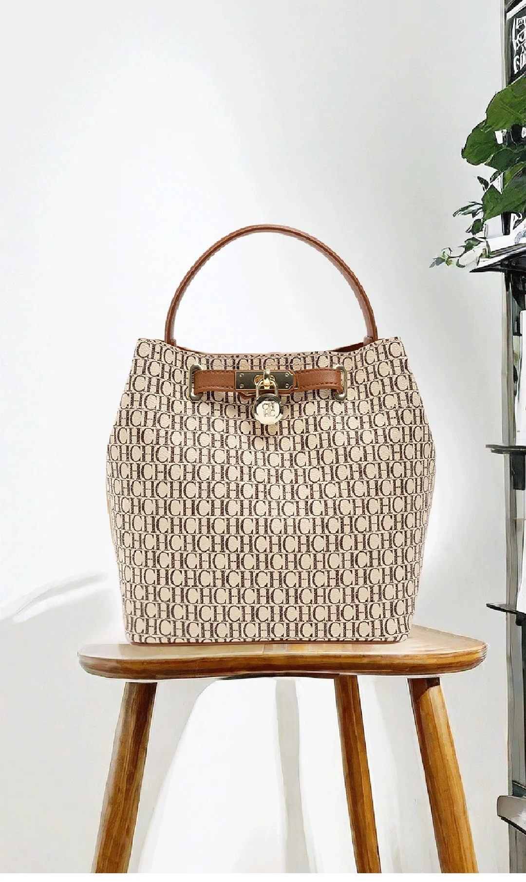 

CH Exquisite High-Quality Solid Color Letter Pattern Women's Handbag Fashionable Multifunctional Handbag with Zipper Interior