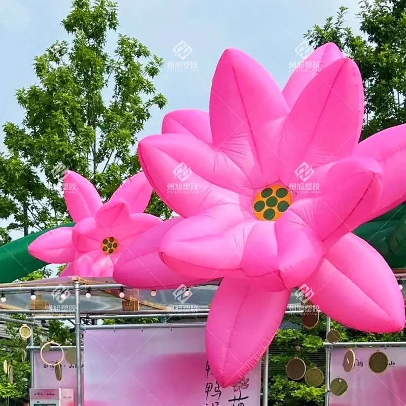 Modello gonfiabile gigante di pianta di fiore di loto, oggetti di scena decorativi per arrampicata su parete possono essere personalizzati