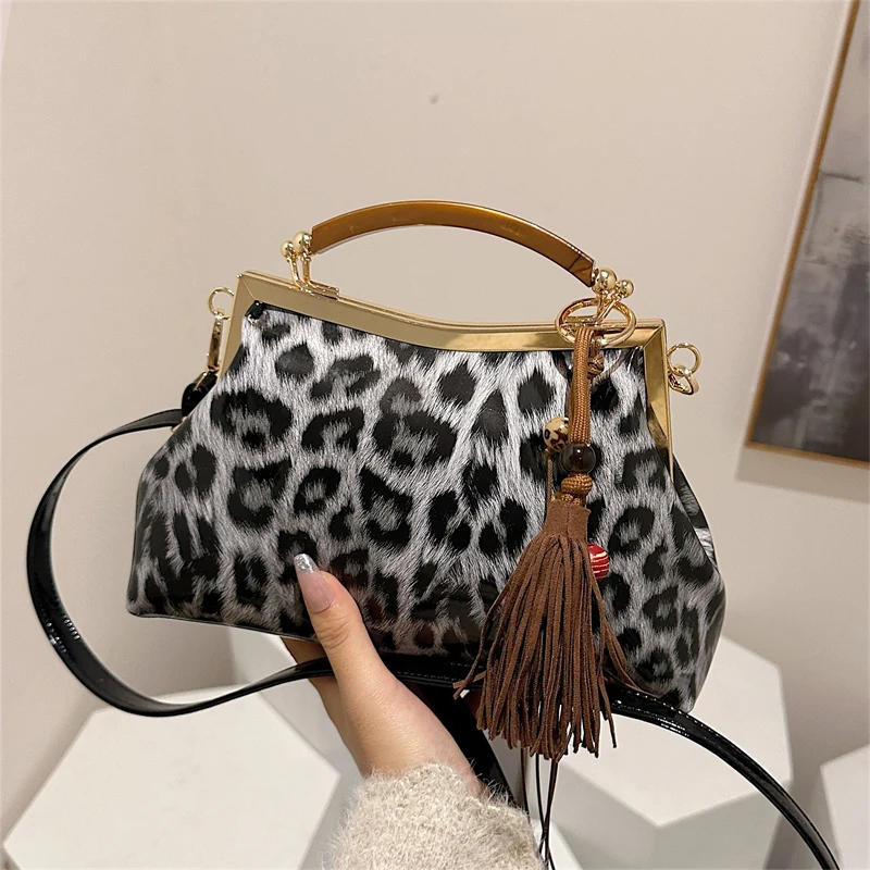 مقبض خشبي أنيق بسيط رسمي رائع عبر الجسم للاستخدام اليومي محفظة فاخرة للنساء حقيبة عشاء للحفلات حقيبة عشاء للسيدات على الموضة #2