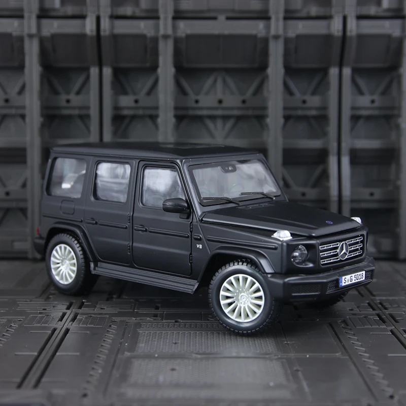 Modellino auto in lega Maisto 1:25 Mercedes Benz G500, le porte possono essere aperte, dettagli ricchi, lavorazione pregiata e buona qualità.