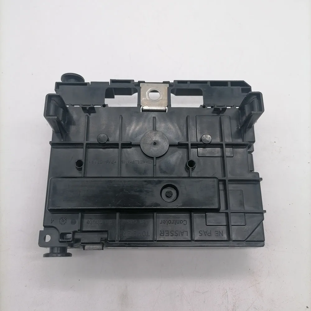 Suitable for Peugeot 307 Citroen C2 C3 C4 Coupe C4 I ENGINE FUSE BOX servo box 9675879480  6500ET