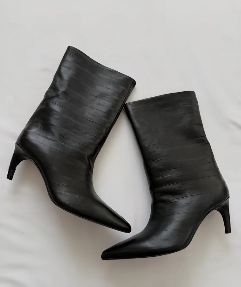 

Black Pointed-Toe Mid-Calf Boots Slim Kitten Heel Slouchy Silhouette Black Textured Leather Minimalist Style for Daily Looks