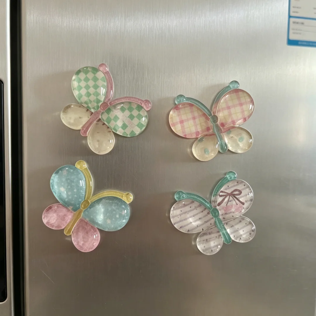 4Pcs Creative Colorful Bowknot Butterflies and Polka Dot Butterflies, Resin Fridge Magnets Suitable for Decorating Refrigerators, Storage Cabinets, Office Whiteboards, Resin Fridge Magnets Can Also Be Used for Dormitory Decoration