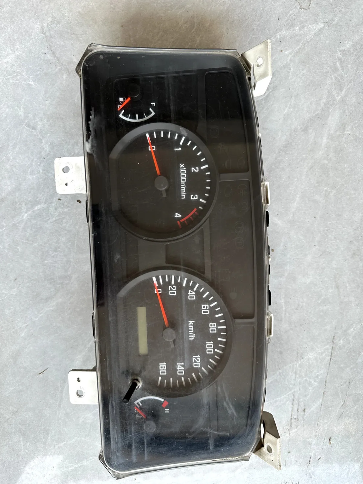 

FOR ISUZU ELF 700P 4HK1 TRUCK DASHBOARD USED 3820010-P301