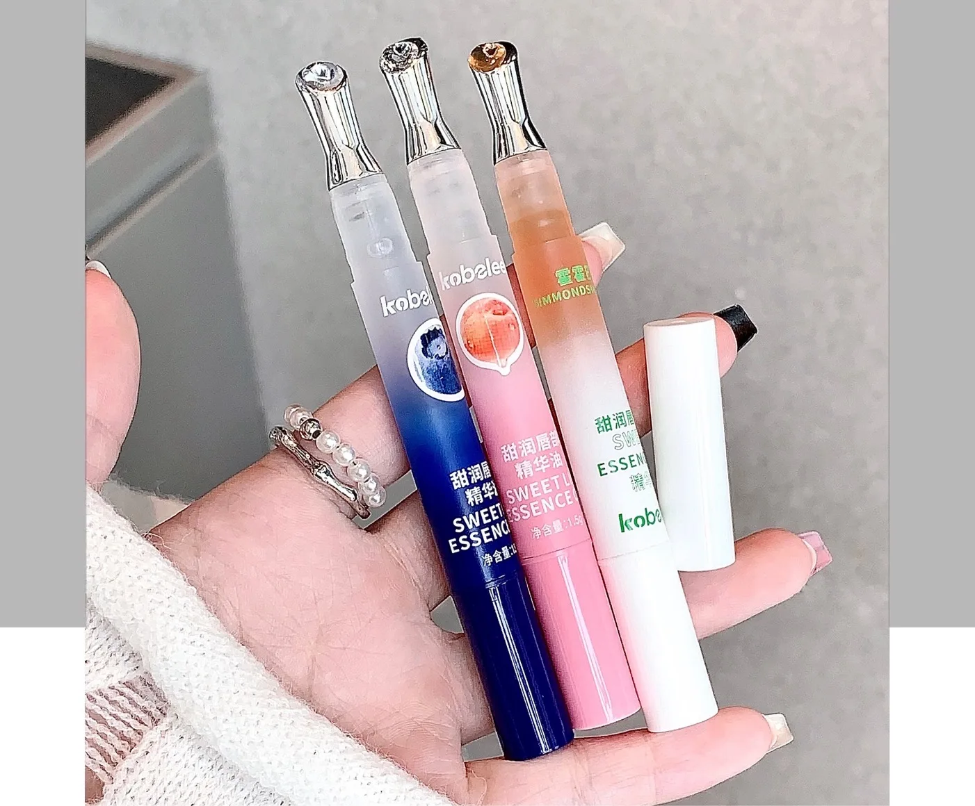 Description Picture 3 of itemPeach Lip Oil Hydrating Mirror Lip Gloss Moisturizing Non-sticky Lip Tint Lips Plumper Autumn and Winter Lips Care Serum Primer