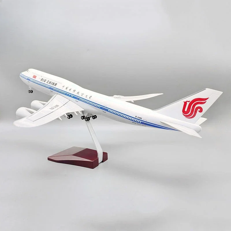 Boeing 747-8 Air China, simuliertes Flugzeugmodell mit Beleuchtungsfahrwerk, Modell eines Beifahrers für zivile Luftfahrt