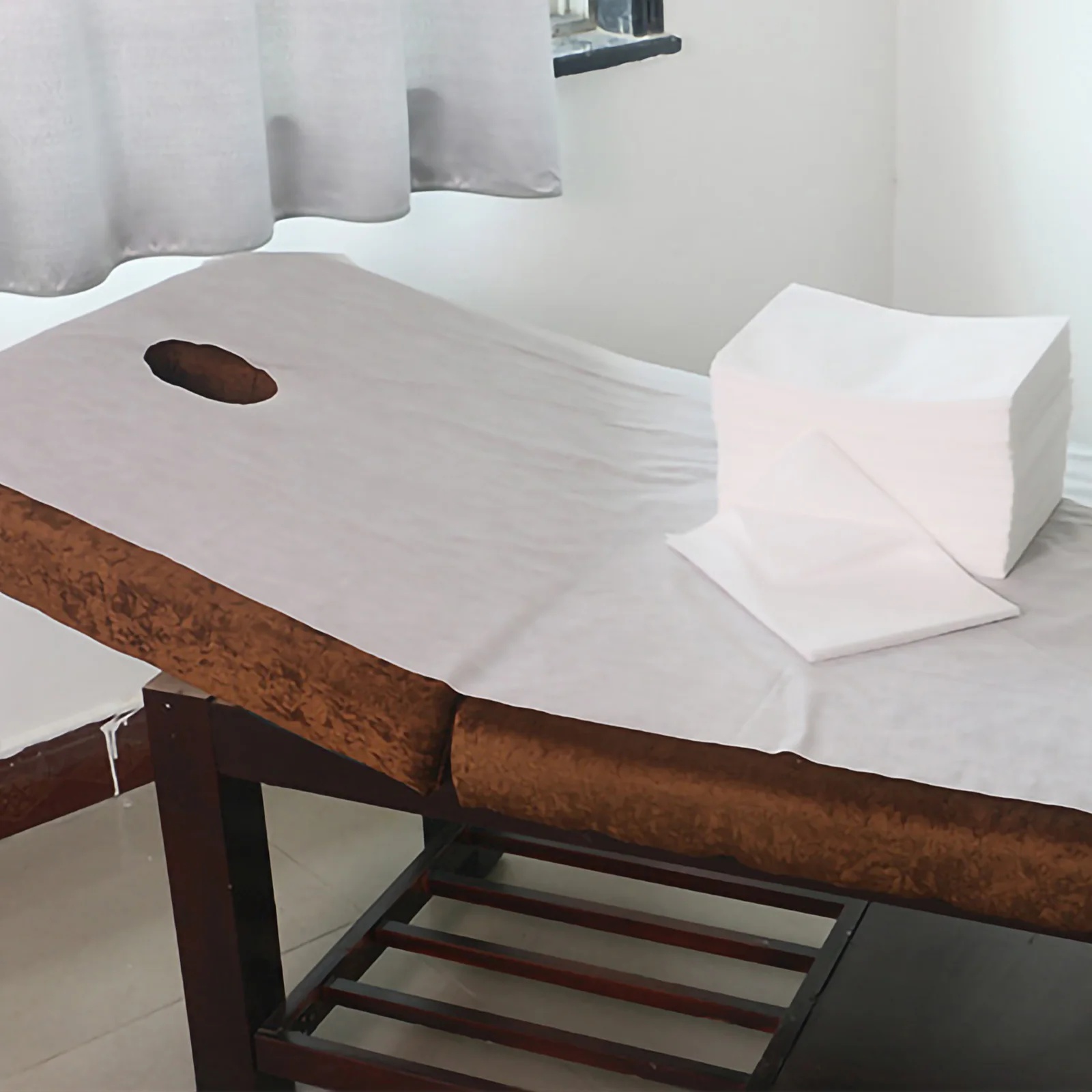 

100 шт. простыни для спа-салона с отверстием, одноразовые нетканые чехлы для салона красоты, массажный стол, гигиеническая среда для сна