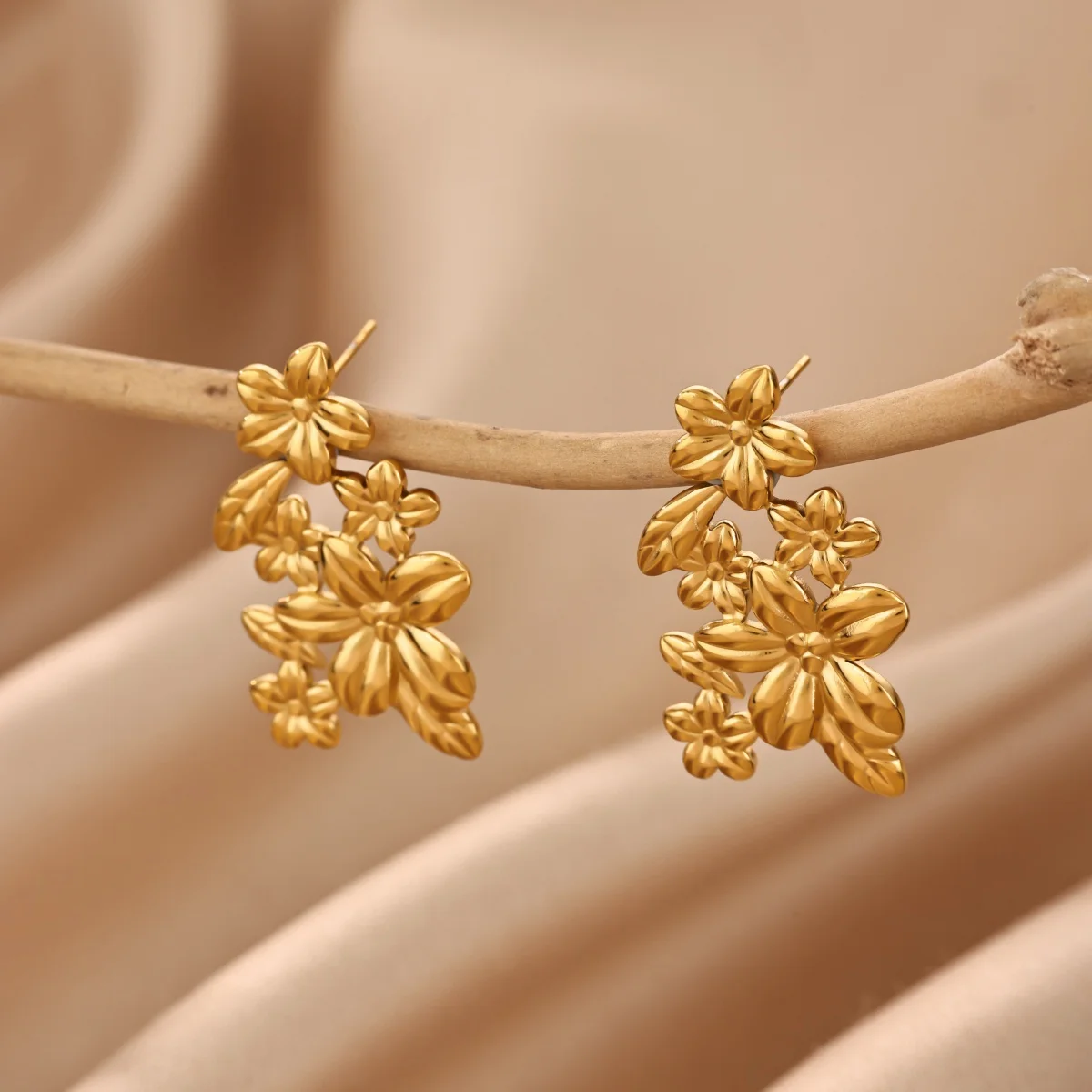 Vintage Textured Flower Leaf Earrings For Women Gold Color Stainless Steel Floral Cluster Earring Wedding Christmas Jewelry Gift