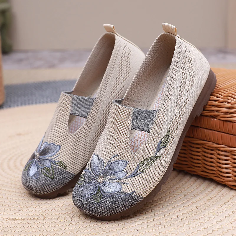Ladies' summer 2025 breathable soft sole anti-slip mom shoes leisure mesh flat embroidered shoes image 4