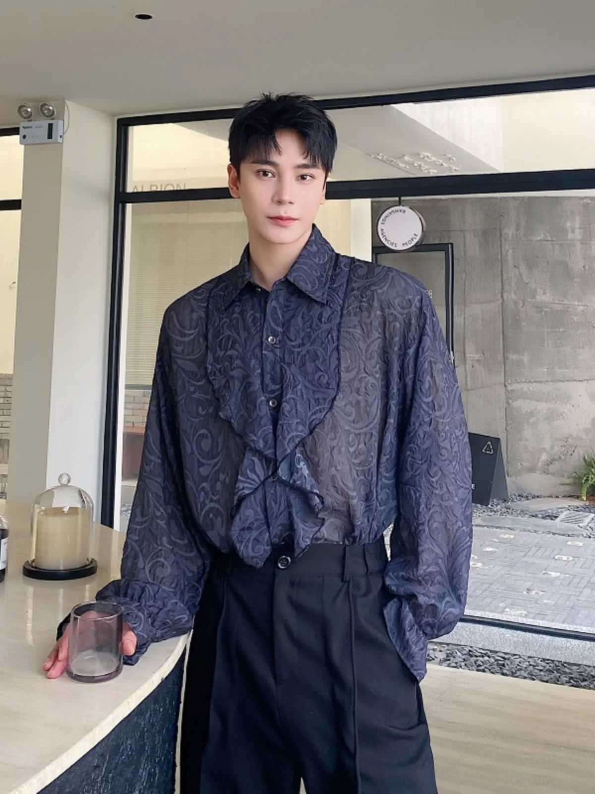 

Плиссированный кружевной дизайн Long Sve irt Свободный крой Защита от солнца Мужской Faionable Irt Youth Sle Four Seasons...