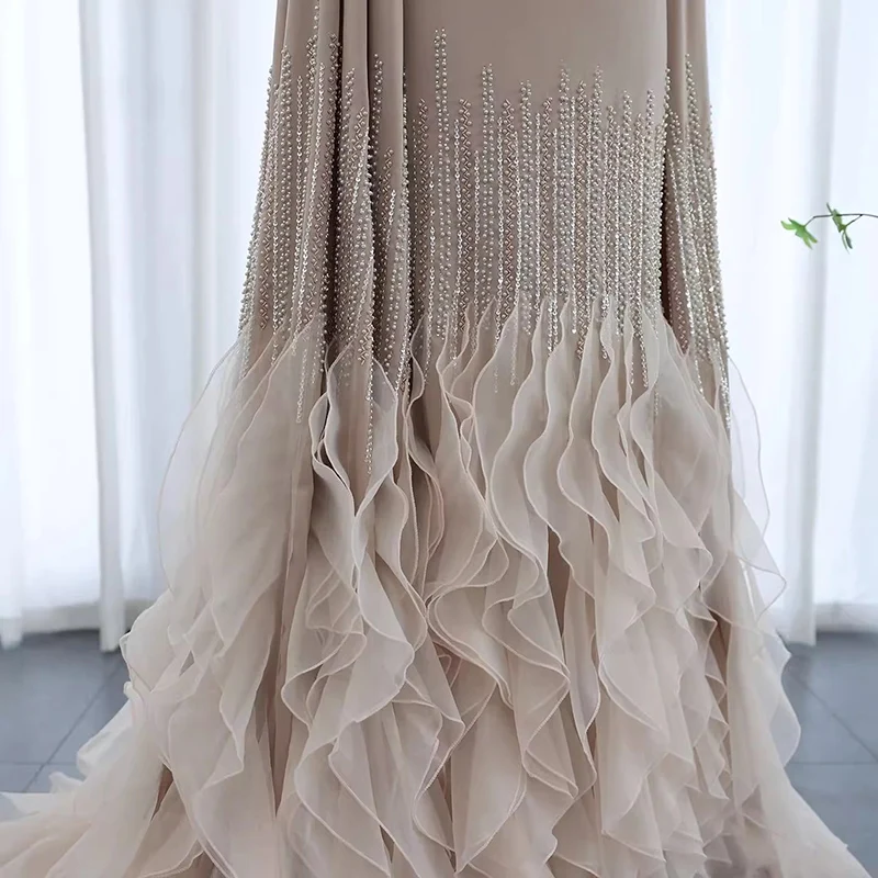 ชุดราตรีหรูหรา Cape Sleeves Mermaid Silhouette พรหมชุด Rhinestone เข็มขัด Ruffled Hem แม่ของชุดเจ้าสาว