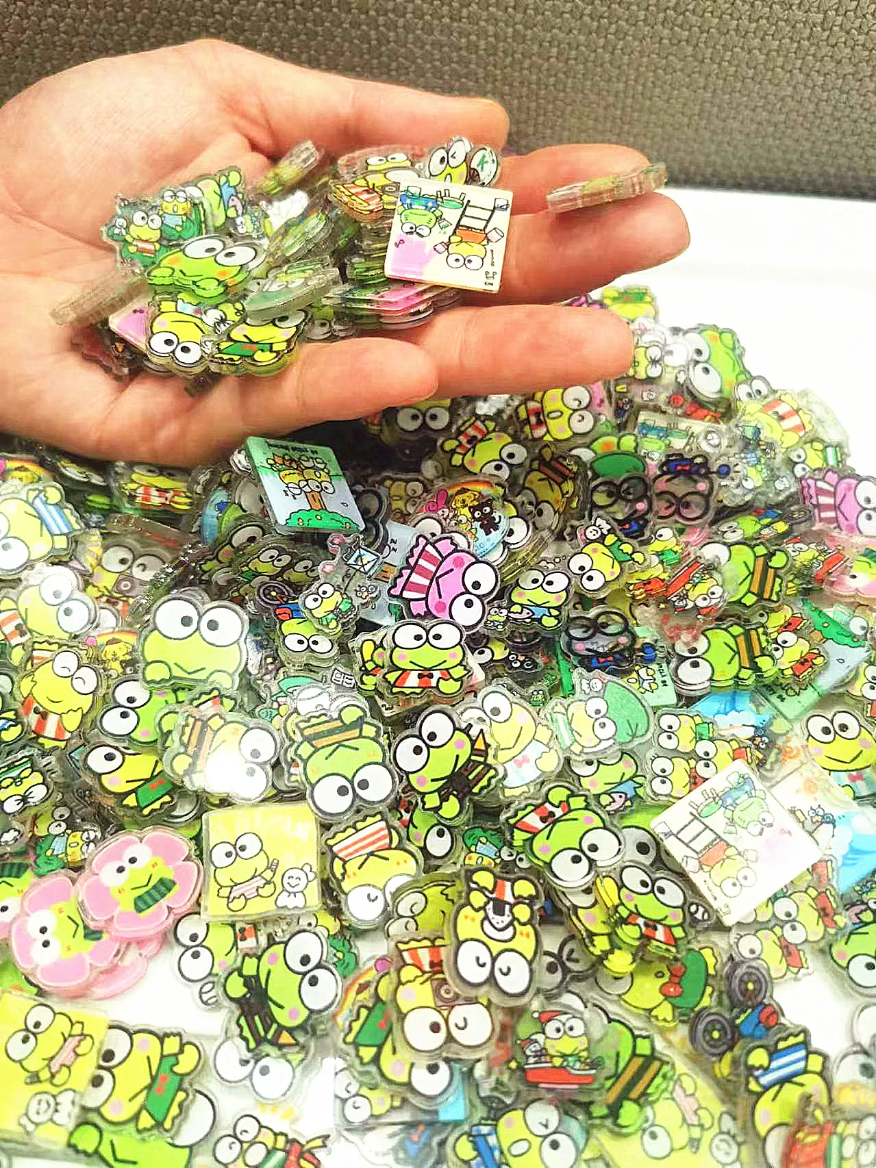 30pcs Random Keroro Big Eyes Frog Acrylic Patch DIY Bag Jewelry Crafts Accessories Keychain Brooch Phone Case Anime 2cm Ornament