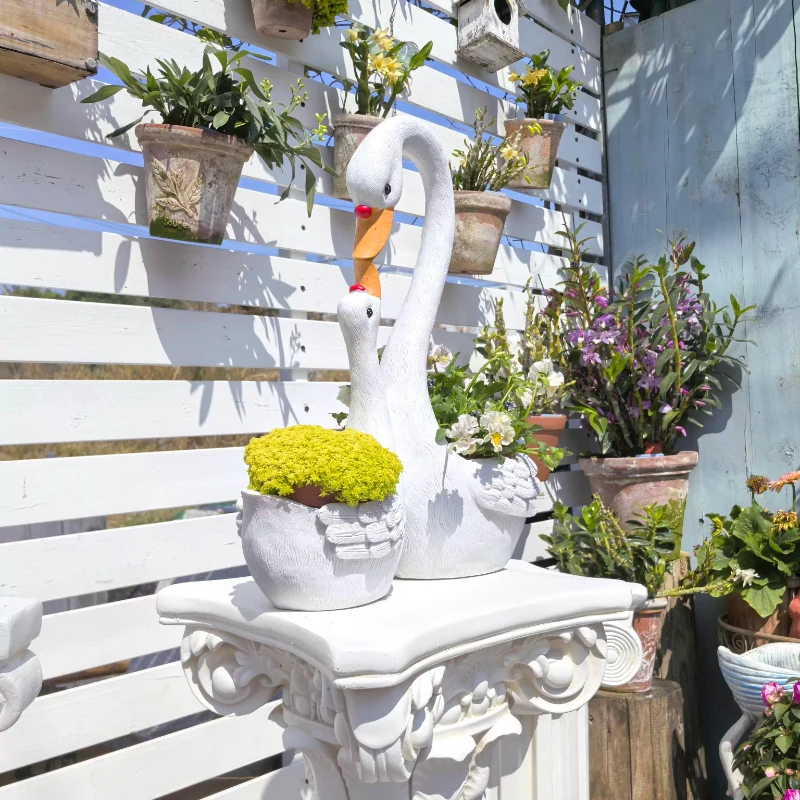 Outdoor Garden Flower Pot Swan-Shaped Bonsai Planter Cartoon Animal Decorative Pot Courtyard Ornament for Lawn and Patio Decor