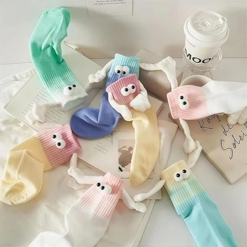 عقد الأيدي الجوارب المغناطيسية متعة اللون الكرتون جورب للنساء الرجال مجنون الجدة هدايا عيد الحب للأزواج الذكرى صديق