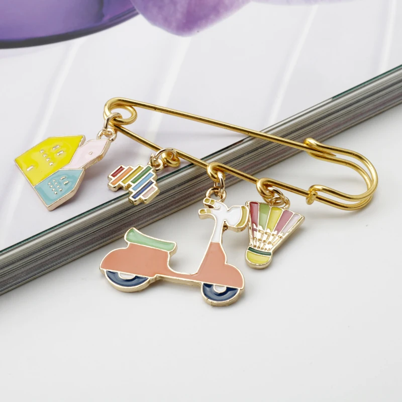 Broche de oso de dibujos animados, bonitos dijes esmaltados de Metal con leche de fresa, insignia, alfileres de solapa, broches, joyería para mujeres y hombres, accesorios